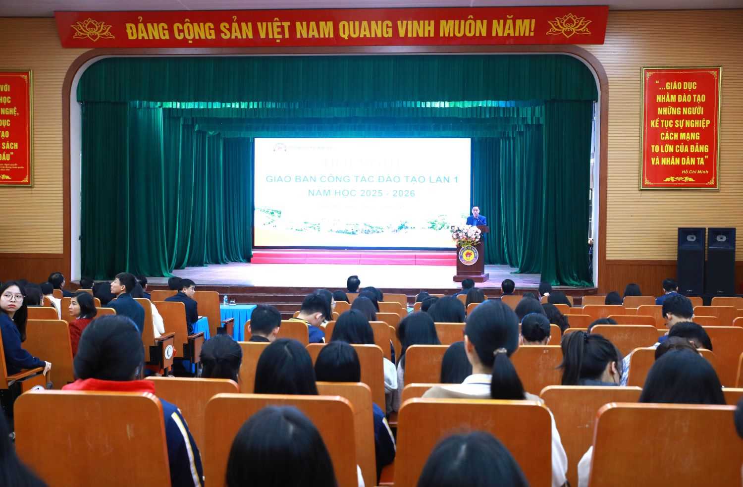 Trường Đại học Hồng Đức tổ chức Hội nghị giao ban công tác đào tạo học kỳ I, năm học 2025 - 2026